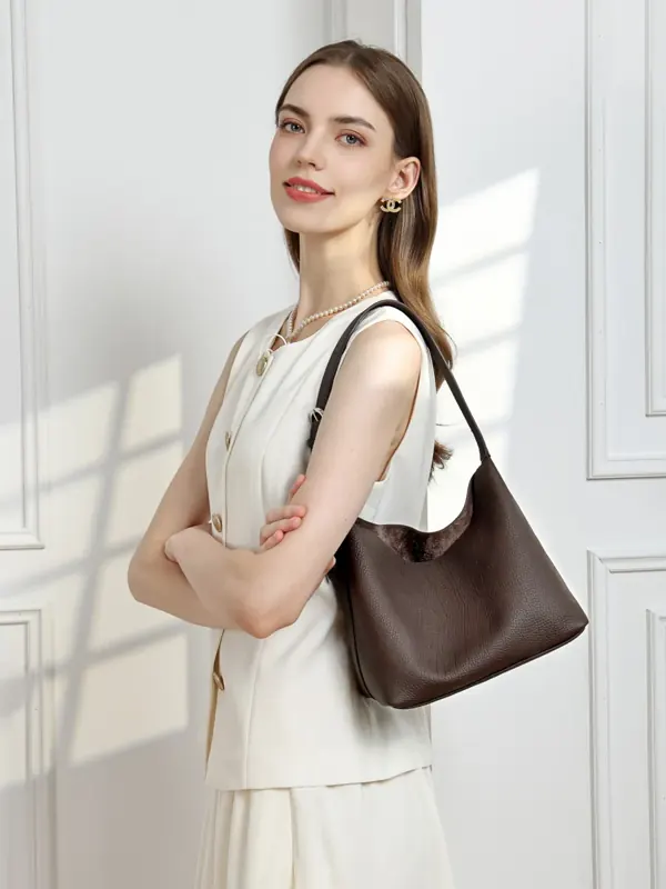 Cartera Cacao de cuero vacuno de primera flor