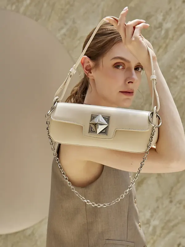 Cartera Broche de cuero vacuno
